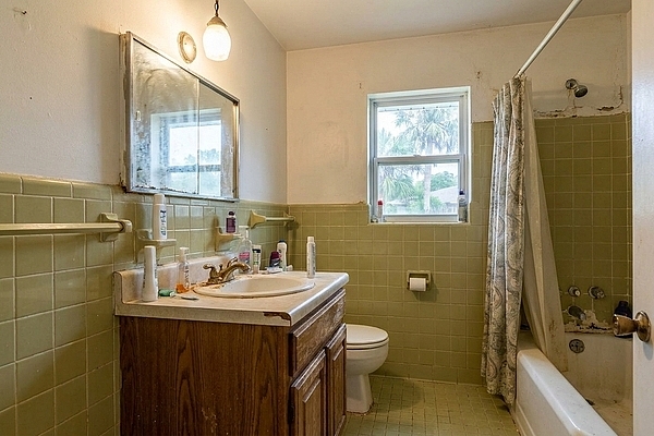 Does Your Tampa Bay Bathroom Feel Outdated or Too Small?